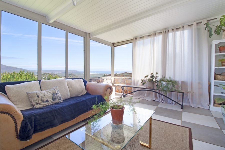 To Let 5 Bedroom Property for Rent in San Michel Western Cape